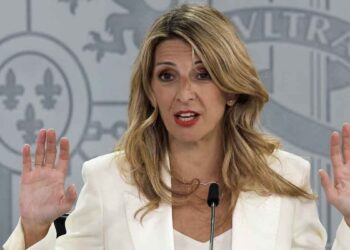 Representante del Gobierno explica la subida del salario mínimo interprofesional SMI a 1 184 euros en rueda de prensa oficial