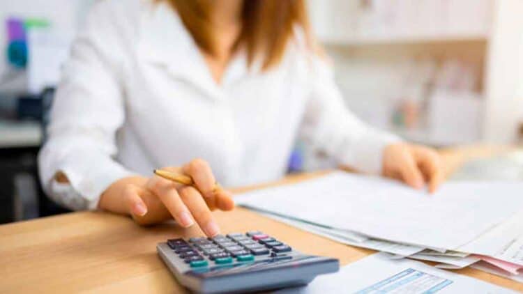 Los desempleados puedes acceder a una prestación contributiva si tienen más de dos hijos. Aquí te contamos cuánto podrán percibir.