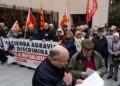 Manifestación de jubilados mutualistas reclamando a Hacienda la devolución del IRPF pendiente