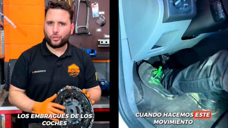 Mecánico sostiene un disco de embrague y muestra un pie pisando el pedal en un semáforo, advirtiendo del desgaste y sobrecalentamiento