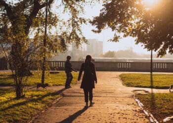 Un estudio sobre la felicidad evaluó cuando somos más y menos felices.