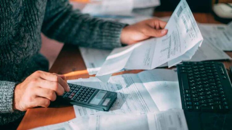 La Organización de Consumidores y Usuarios (OCU) explica en qué medida ha influido el apagón masivo en el precio de la luz.