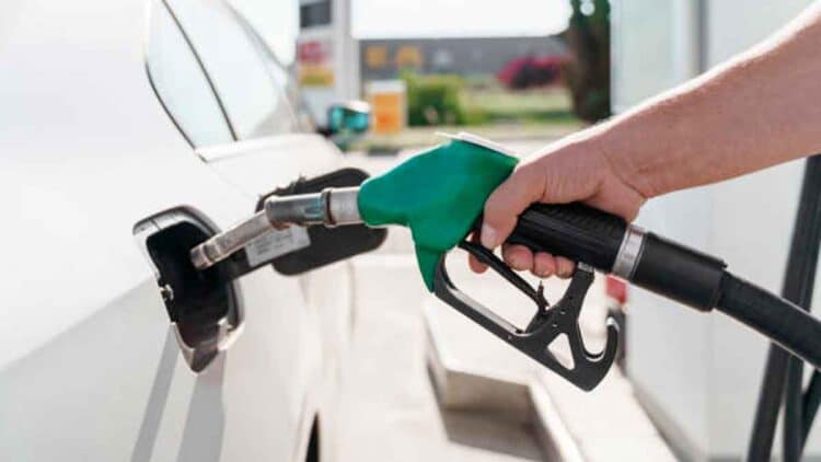 Todos los detalles sobre el incidente que ha ocasionado esta gasolinera low cost al mezclar agua y gasolina.