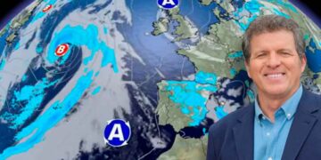 Mario Picazo sobre un mapa meteorológico europeo pronostica un fin de semana con temperaturas de hasta 35 °C en Andalucía