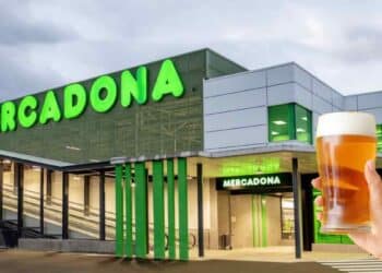 Una trabajadora de Mercadona, despedida al ser sorprendida bebiendo cerveza durante un descanso laboral.