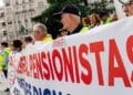 Pensionistas mutualistas protestan en la calle por la devolución íntegra del IRPF que Hacienda aún no les reconoce
