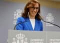 Ministra de Sanidad Mónica García anuncia la nueva ley que prohíbe fumar en vehículos, terrazas y piscinas públicas