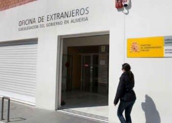 Oficina de extranjeros en almeria preparada para aplicar el nuevo reglamento de extranjeria Reloex