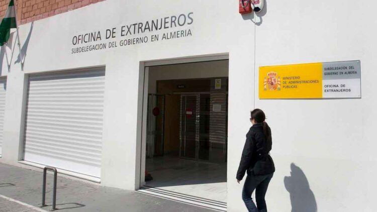 Oficina de extranjeros en almeria preparada para aplicar el nuevo reglamento de extranjeria Reloex