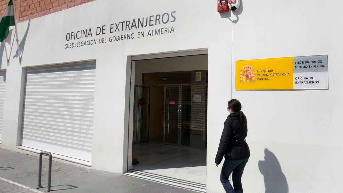 Oficina de extranjeros en almeria preparada para aplicar el nuevo reglamento de extranjeria Reloex