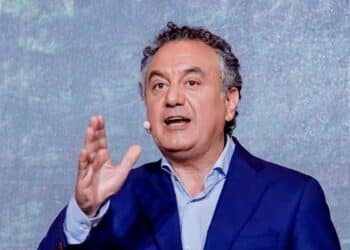 Roberto Brasero informa sobre chubascos y fuertes vientos previstos en Andalucía el 15 de mayo de 2025