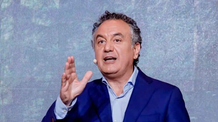 Roberto Brasero informa sobre chubascos y fuertes vientos previstos en Andalucía el 15 de mayo de 2025