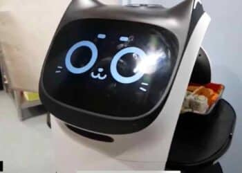 Un restaurante contrata a un robot por 400 euros mensuales.