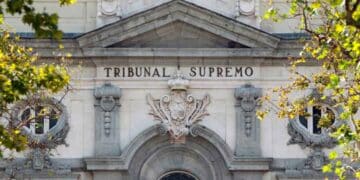 Fachada del Tribunal Supremo de España, relacionada con sentencia que permite a Hacienda revisar ejercicios fiscales prescritos