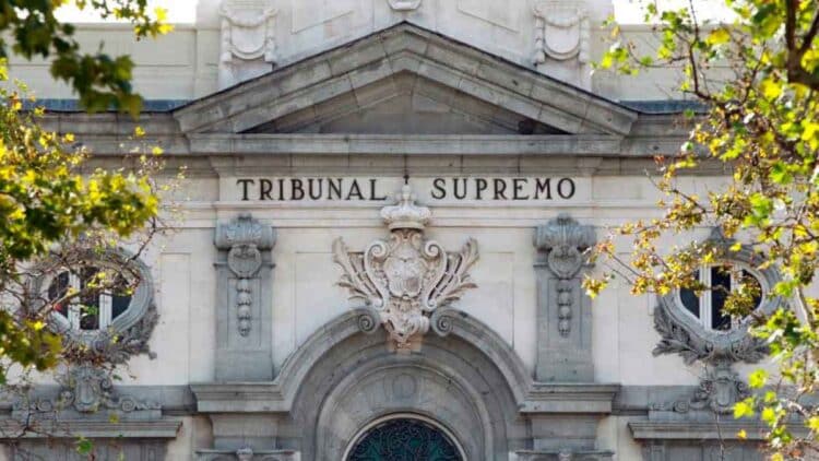 Fachada del Tribunal Supremo de España, relacionada con sentencia que permite a Hacienda revisar ejercicios fiscales prescritos
