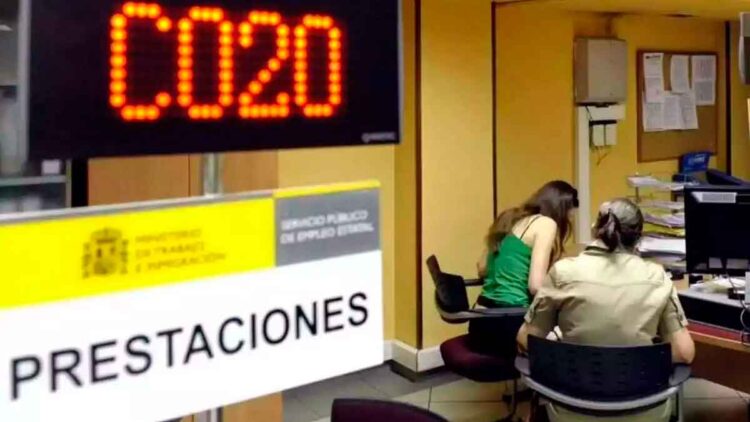 Oficina del SEPE gestionando subsidios y prestaciones por desempleo