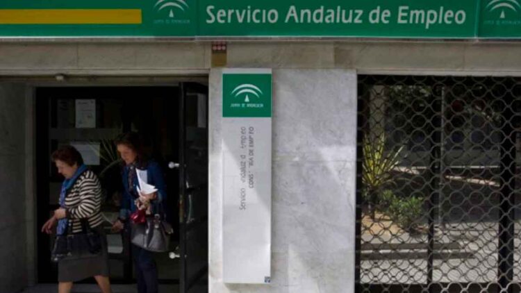 El Servicio Público de Empleo Estatal (SEPE) ha aclarado la duda de si se puede cobrar el paro tras un periodo corto de contratación.