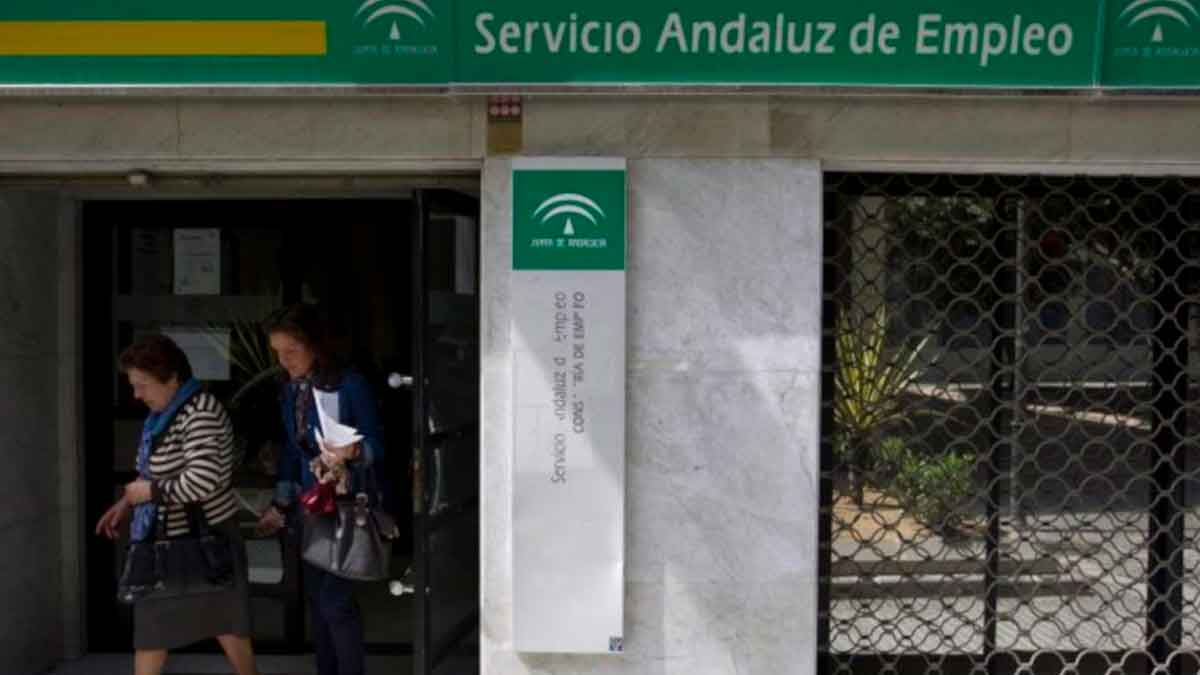 El Servicio Público de Empleo Estatal (SEPE) ha aclarado la duda de si se puede cobrar el paro tras un periodo corto de contratación.