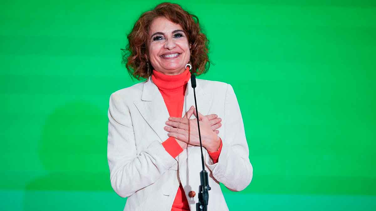 Ministra de Hacienda en rueda de prensa sobre la fiscalidad del Plan Moves III y su impacto en la Renta
