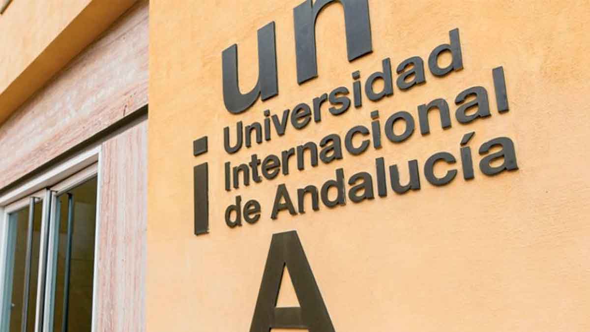 Fachada de la Universidad Internacional de Andalucía, sede de los cursos de verano con becas Fundación Unicaja 2025
