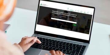 Nueva web de FP para el Empleo en Andalucía en la pantalla de un portátil, con buscador de cursos