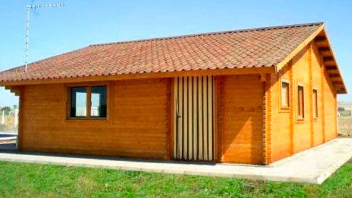 Casa prefabricada española de madera de 105 metros cuadrados con terraza y tejado a dos aguas