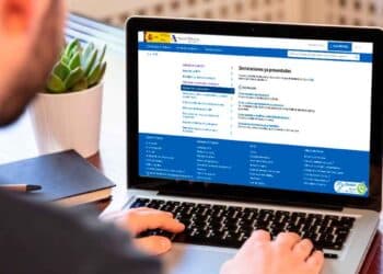 Contribuyente corrige online su declaración de la Renta 2024/25 en Renta Web antes del 30 de junio