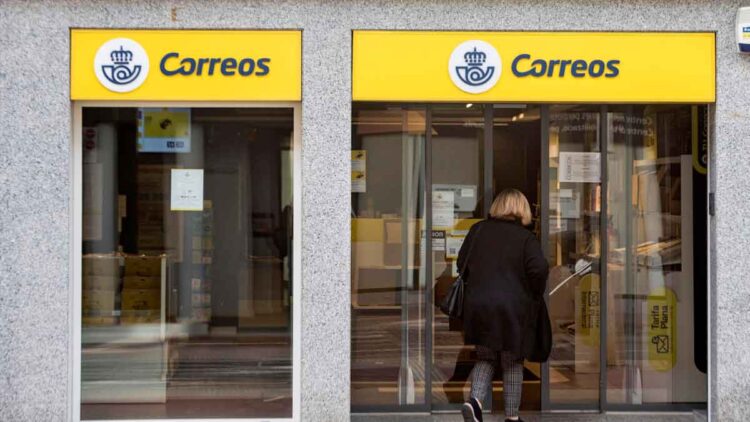 Ayudó a un cliente en apuros y fue despedida del servicio postal: la justicia ordena su reincorporación