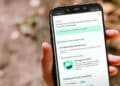 Móvil con la app ElParking mostrando la reserva confirmada en Callao Smart Parking, ejemplo real de pago y ampliación de estacionamiento