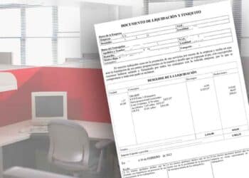 Documento de finiquito con desglose de salarios, vacaciones y deducciones sobre fondo de oficina