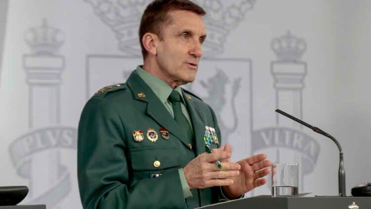 Portavoz de la Guardia Civil alerta sobre el método de la siembra durante una rueda de prensa oficial