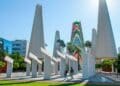 Vista del PCT Cartuja en Sevilla con torre multicolor y columnas, futuro sistema de control inteligente de accesos