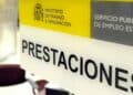 Señal de “Prestaciones” del SEPE en una oficina del Ministerio de Trabajo, alusiva a la prestación contributiva por desempleo 2025.
