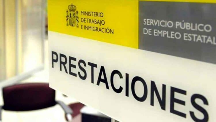 Señal de “Prestaciones” del SEPE en una oficina del Ministerio de Trabajo, alusiva a la prestación contributiva por desempleo 2025.