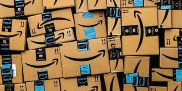 Muchas cajas de envío de Amazon.