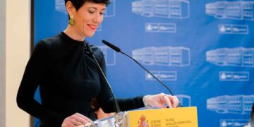 La ministra de Seguridad Social presenta en rueda de prensa la ayuda vitalicia de 1.500 € mensuales para familias vulnerables