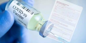 Una sentencia dictamina que los efectos o secuelas derivadas de la vacuna del COVID-19 son accidentes laborales.