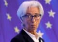 Christine Lagarde reacciona durante rueda de prensa sobre la bajada de tipos del BCE que impulsa las hipotecas variables de junio 2025
