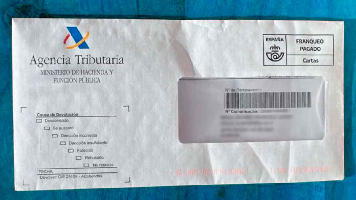 Carta oficial de la Agencia Tributaria dirigida a mutualistas para repetir la solicitud de devolución del IRPF y asegurar el pago único de 2025