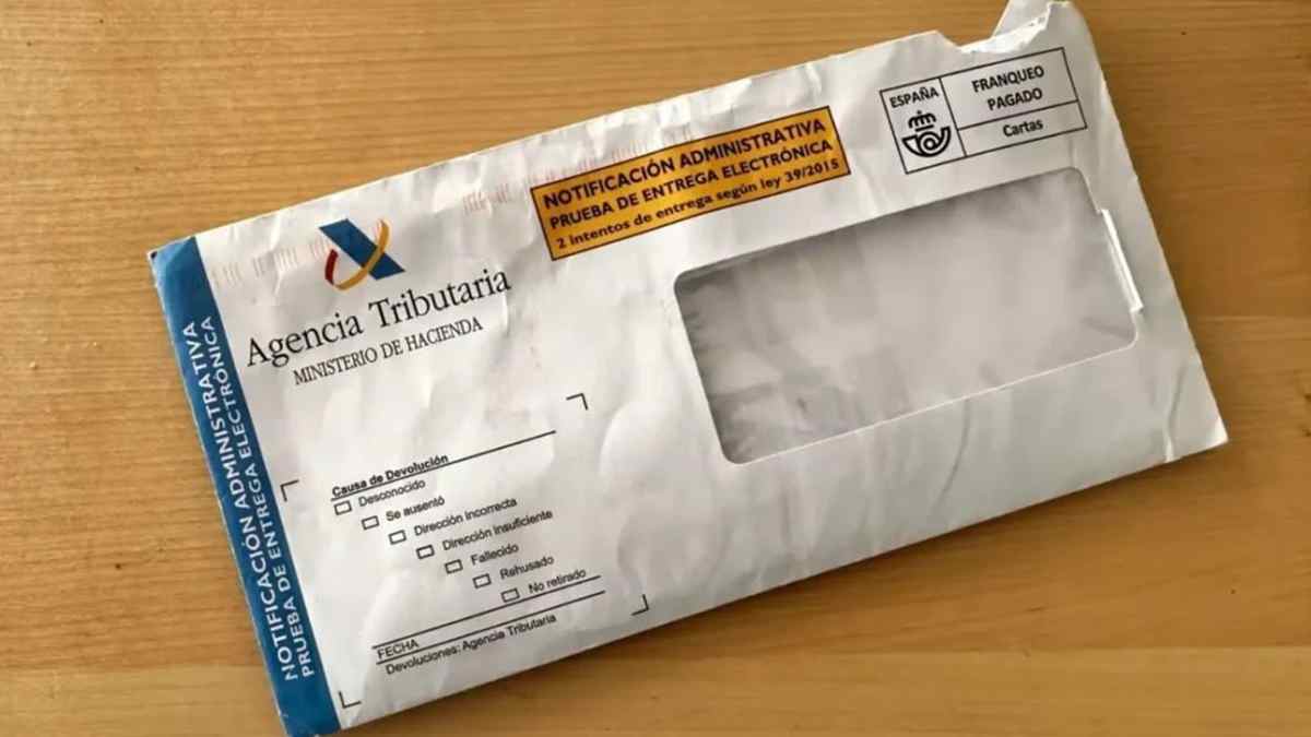 carta de Hacienda con multa de 200 euros enviada desde el 2 de julio por no presentar la Renta 2023.