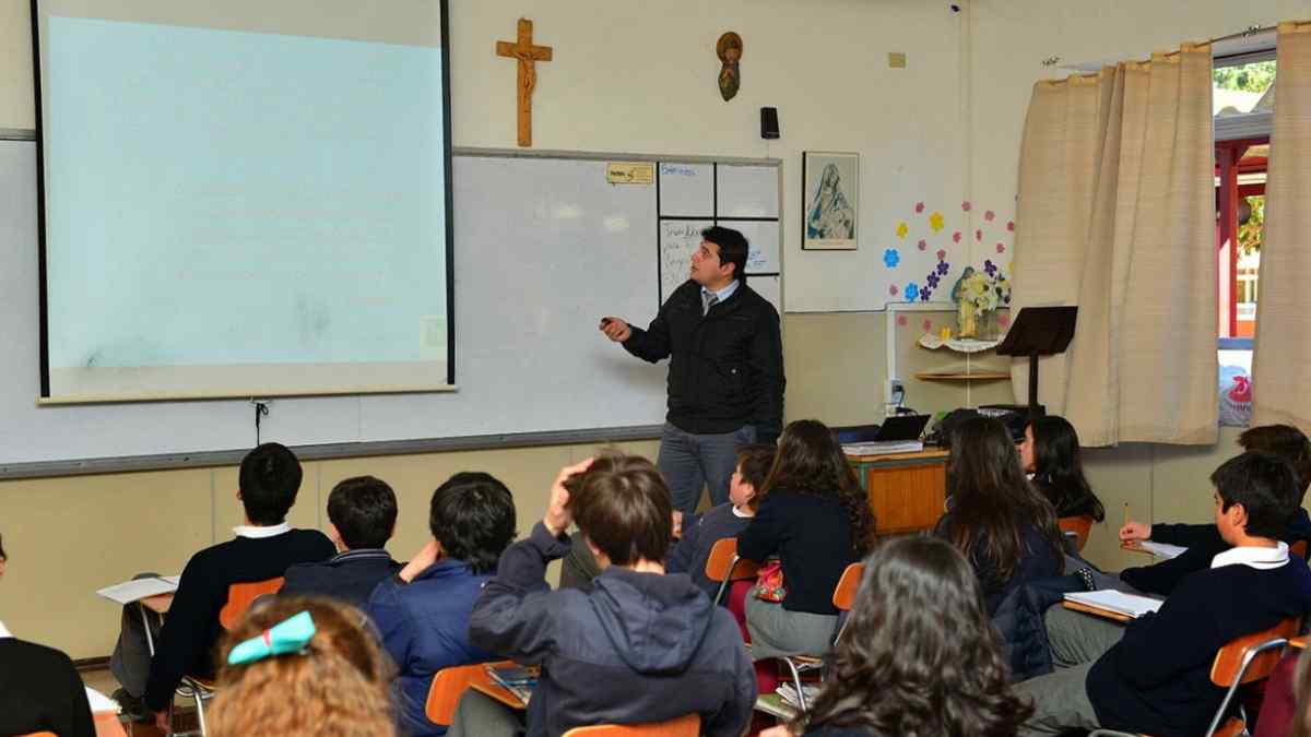 Clase de Religión en un colegio andaluz con horario ampliado a 90 minutos semanales.