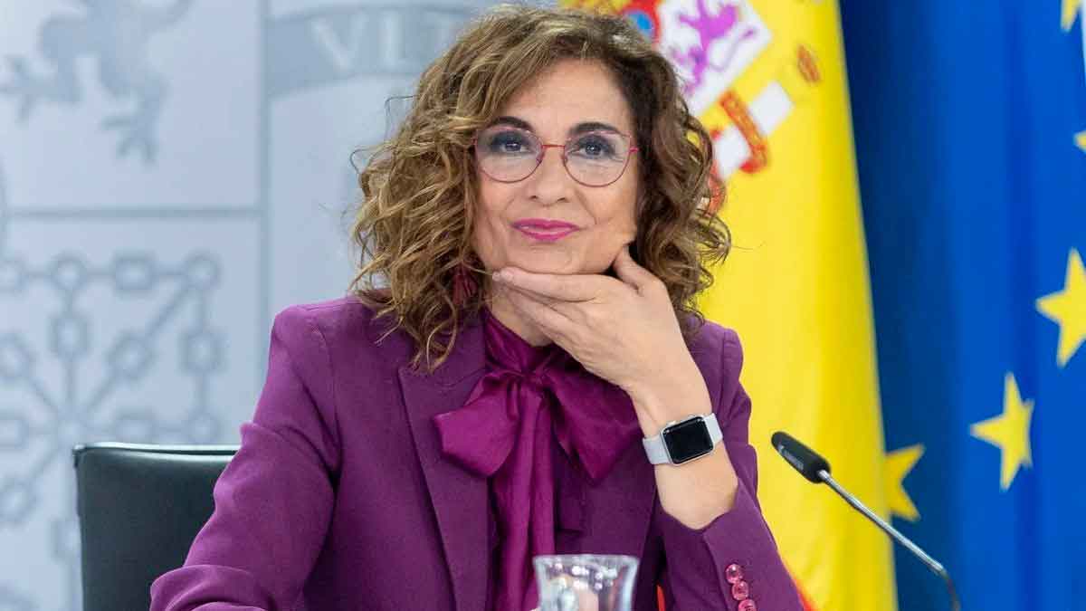 La ministra de Hacienda anuncia las retenciones de IRPF para pensionistas en 2025