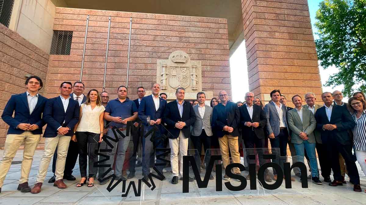 Autoridades inauguran el nuevo centro de emprendimiento digital para videojuegos en Jaén frente al histórico edificio Moneo