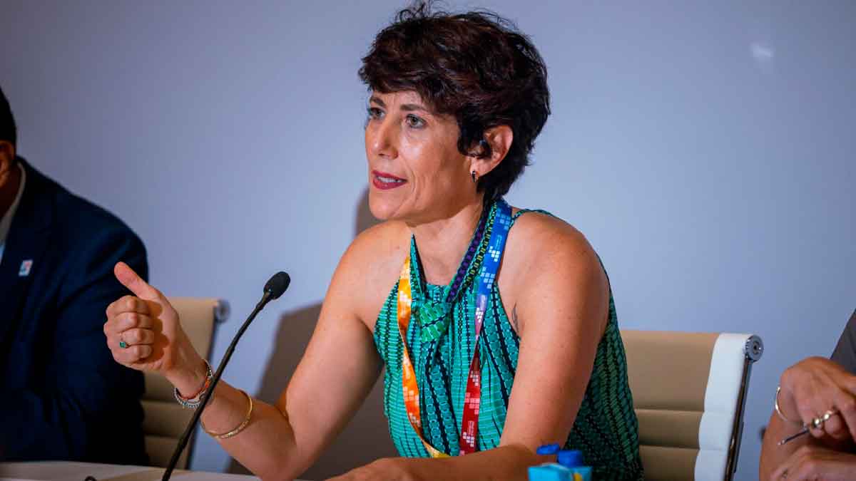 La ministra Elma Saiz explicando requisitos de años cotizados y condiciones para acceder a la jubilación parcial en España