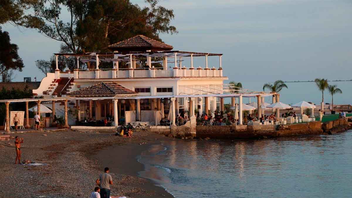 Balneario de los Baños del Carmen, el mejor chiringuito de Málaga frente al mar con terraza y oferta gastronómica