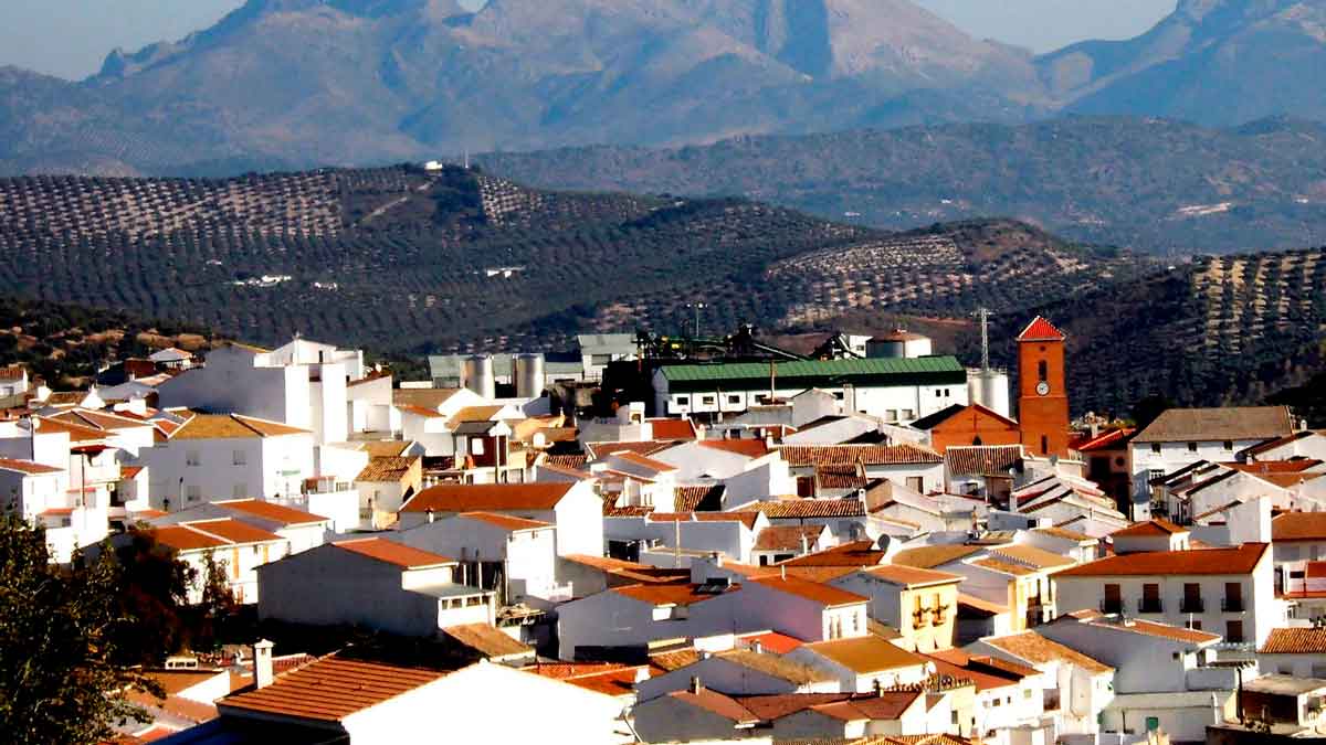 Vista panorámica de Villanueva de Algaidas, el municipio más barato de Málaga para comprar casas económicas de 100 metros cuadrados