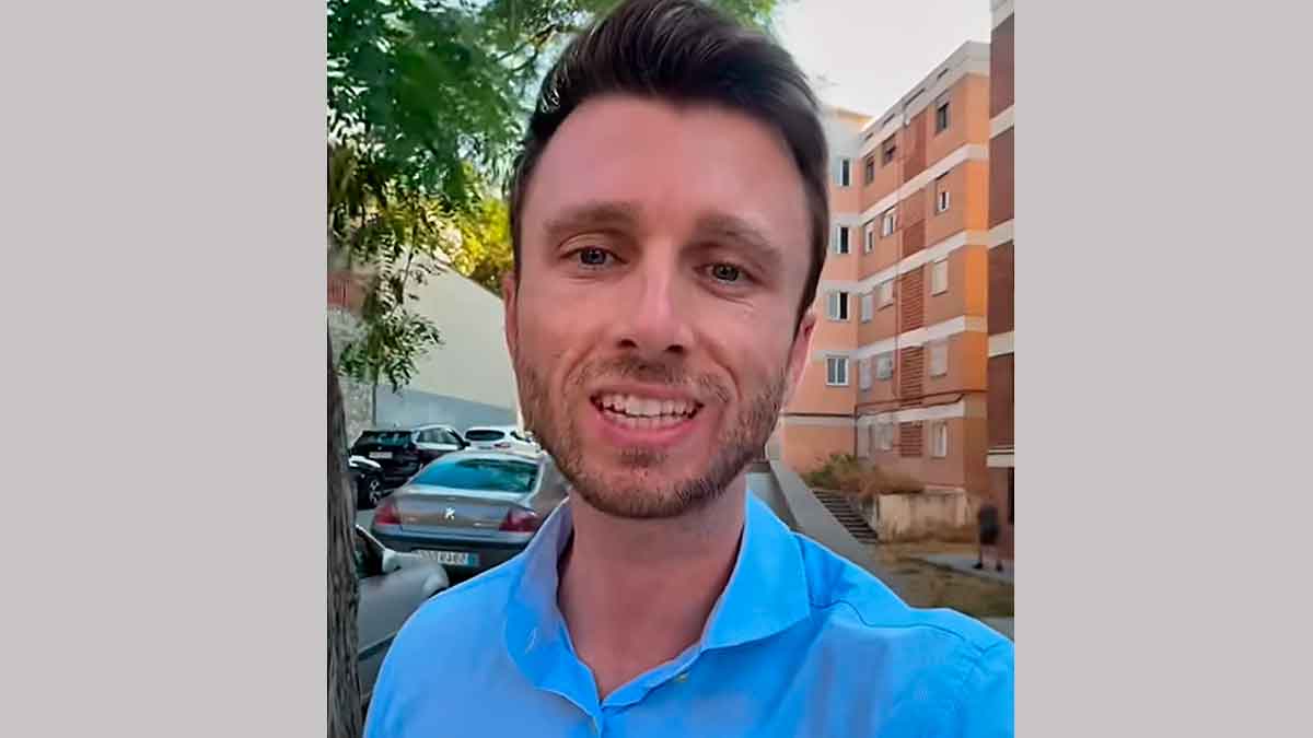 Abogado laboralista explicando cómo reclamar la indemnización del seguro de vida tras obtener una incapacidad permanente reconocida