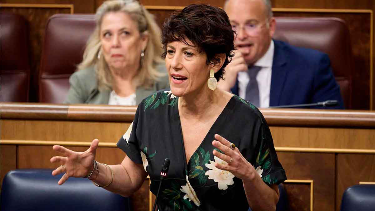 Diputada interviniendo en el Congreso sobre endurecimiento de requisitos para pensiones de la Seguridad Social a partir de agosto