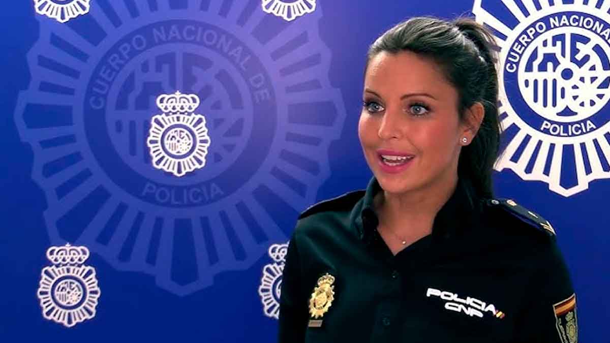 Agente de la Policía Nacional advierte sobre la nueva estafa de SMS que suplanta a tu banco y pone en riesgo datos personales