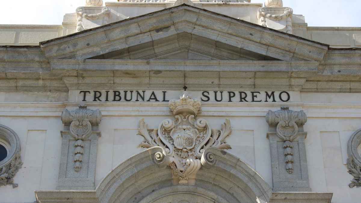 Fachada del Tribunal Supremo sobre retirar paga extra verano Estatuto Trabajadores